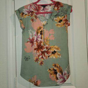 ✨ Express Seafoam Green Floral Sleeveless Blouse – Size XS ✨